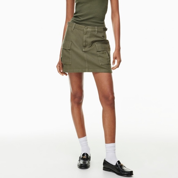 NWT Aritzia TNA Supply Cargo Micro Skirt in Army Green - Picture 2 of 8